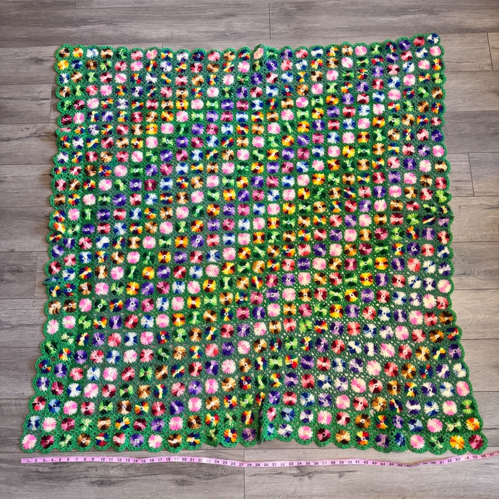 Vtg Colorful Green Retro Granny Square Crocheted Throw Blanket About 57x57in